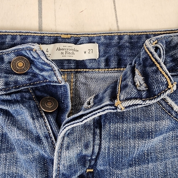 Abercrombie & Fitch Button Fly  Cotton Jean Short Cuff Medium Wash Size 4/27 - Picture 4 of 11
